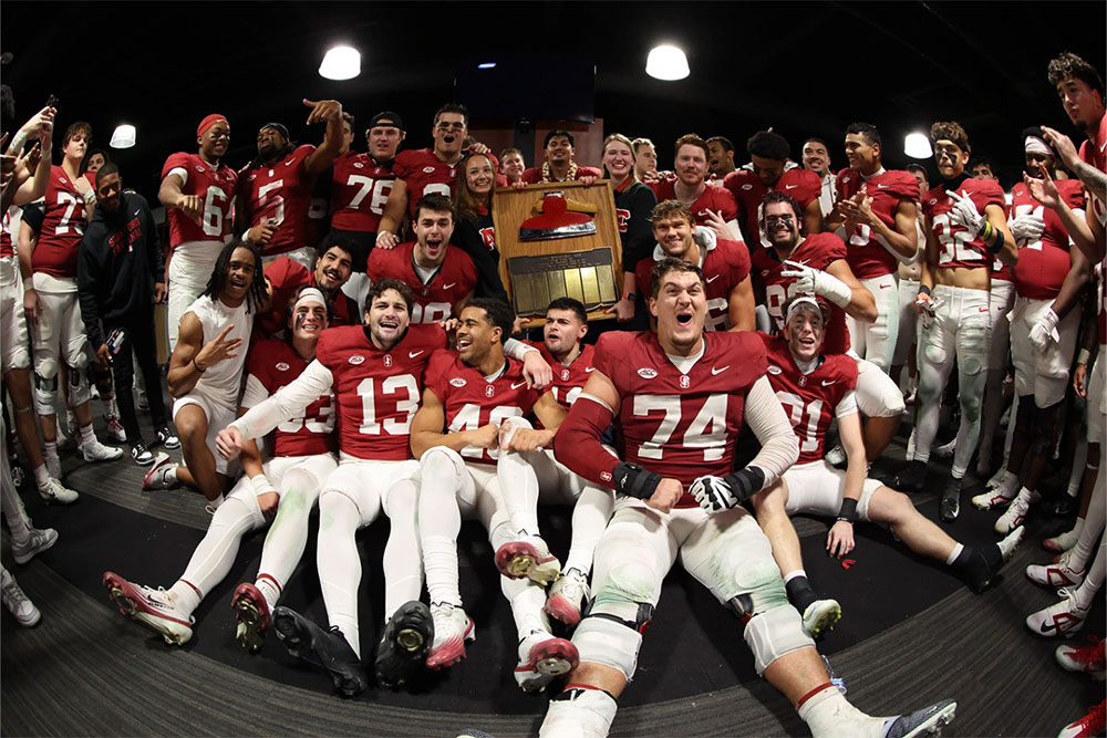 The football team and others surrounding The Axe