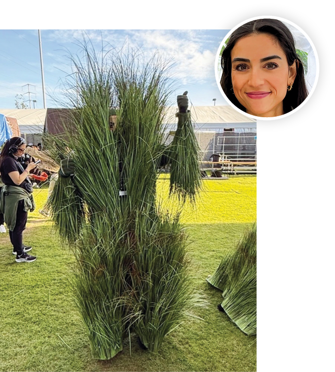 Léa Koob in a grass costume