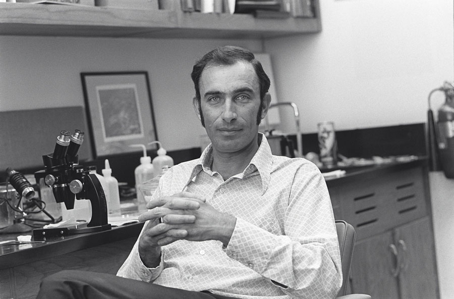 Paul Ehrlich sitting in a lab