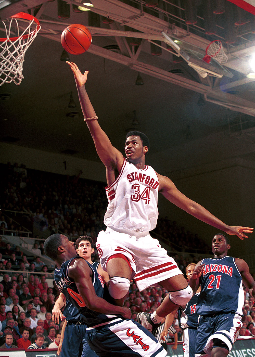 Jason Collins jumping for a layup over the Arizona team players